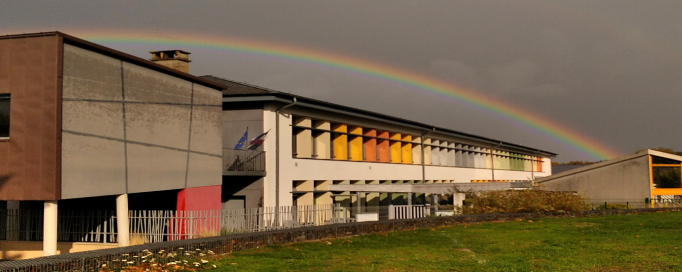 Entrée et façade du collège Pierre Mendès-France